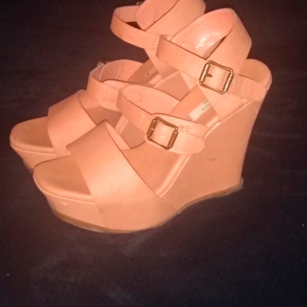 Simply Vera Vera Wang wedge heels 6.5